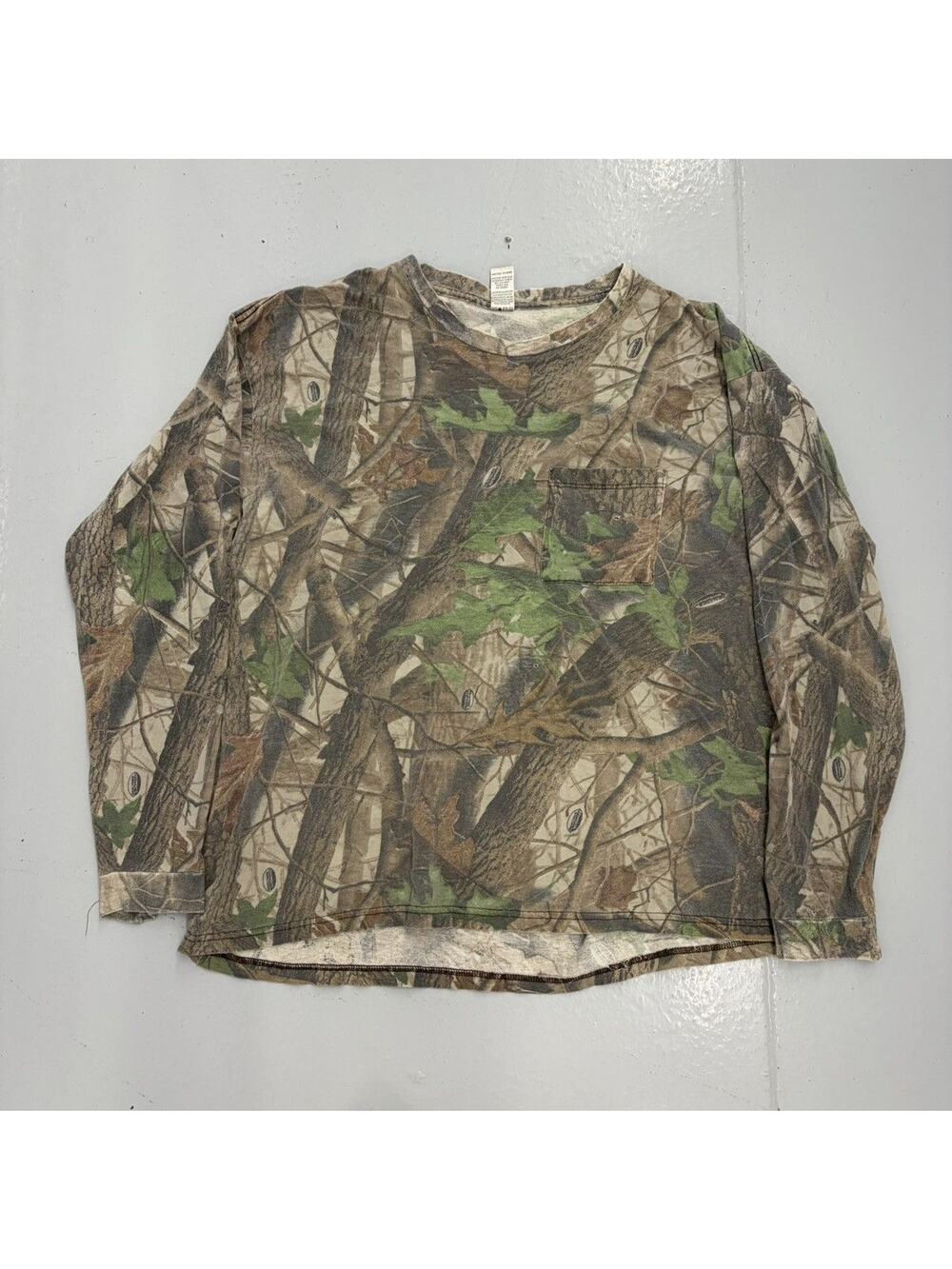 Vintage 90s Walls Realtree Distressed Camo Pocket T-Shirt